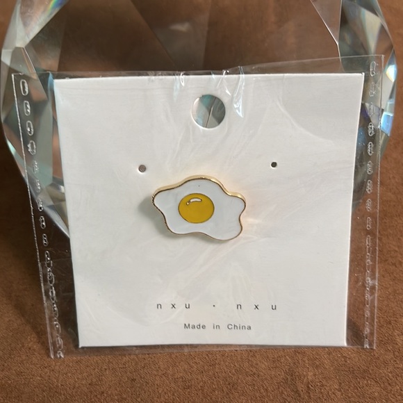 Sunny Side Up Egg enamel pin - Picture 2 of 5